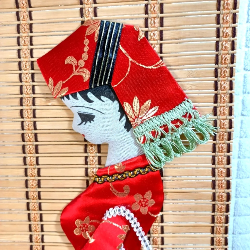Vintage 3D Geisha Girl Wall Scroll Wall Decor